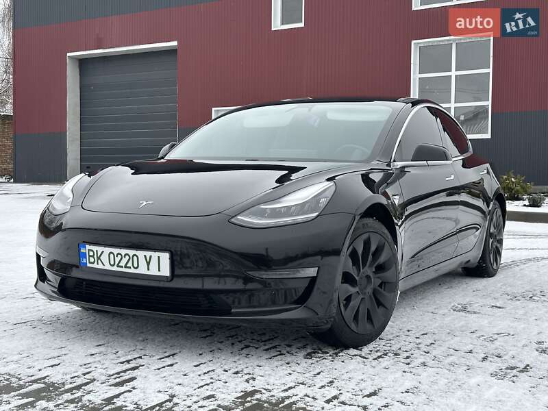 Седан Tesla Model 3 2018 в Ровно