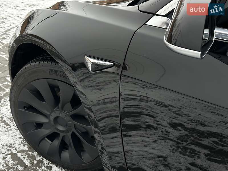Седан Tesla Model 3 2018 в Ровно