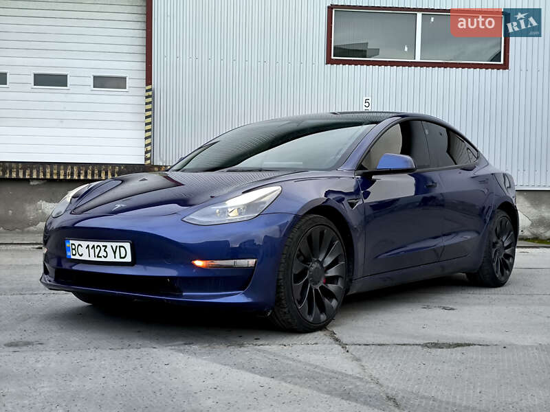 Седан Tesla Model 3 2023 в Львове