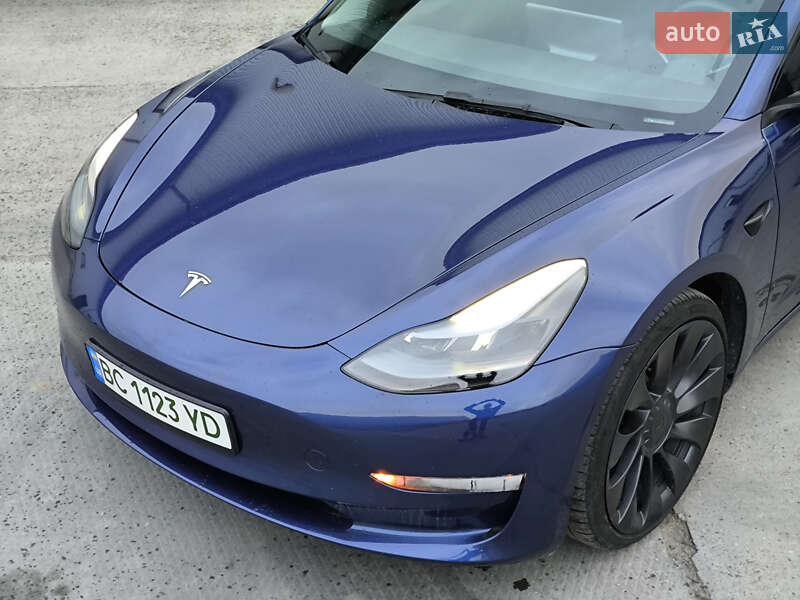 Седан Tesla Model 3 2023 в Львове