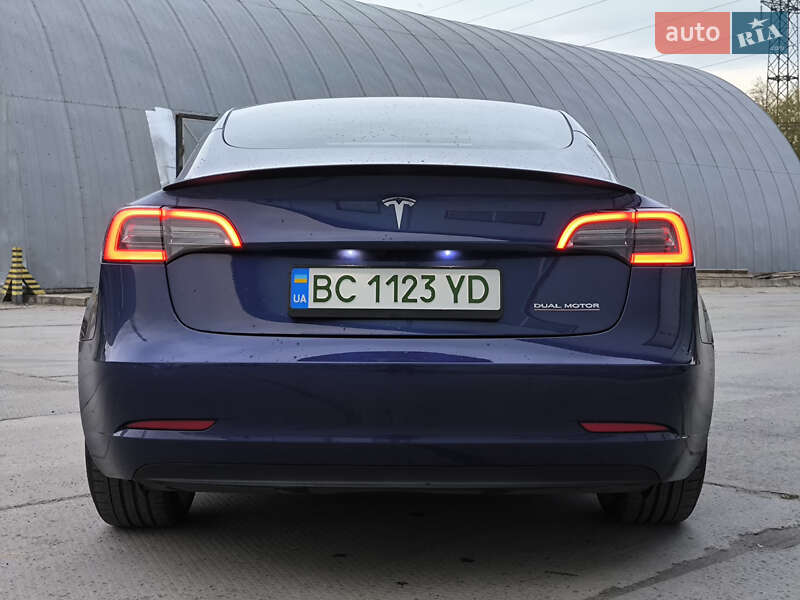 Седан Tesla Model 3 2023 в Львове