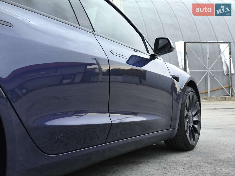 Седан Tesla Model 3 2023 в Львове