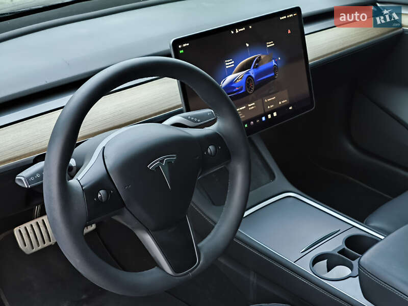 Седан Tesla Model 3 2023 в Львове