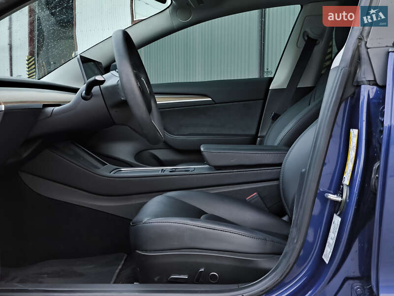 Седан Tesla Model 3 2023 в Львове