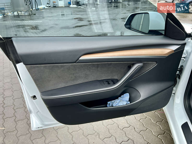 Седан Tesla Model 3 2022 в Луцке