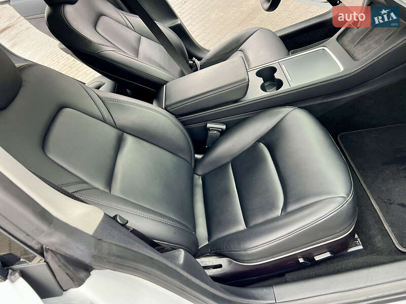 Седан Tesla Model 3 2022 в Луцке