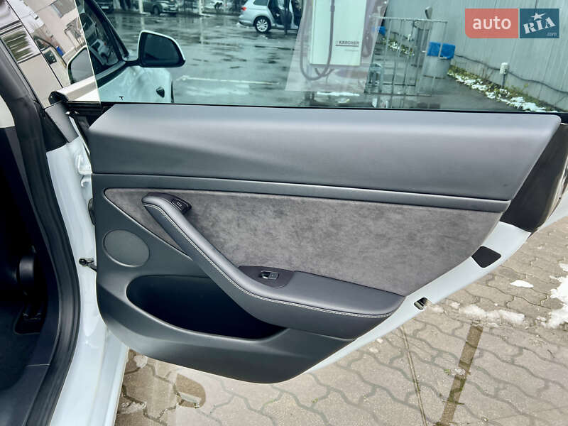 Седан Tesla Model 3 2022 в Луцке