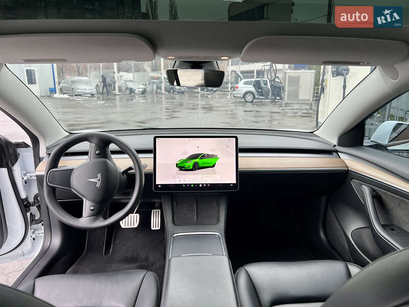 Седан Tesla Model 3 2022 в Луцке