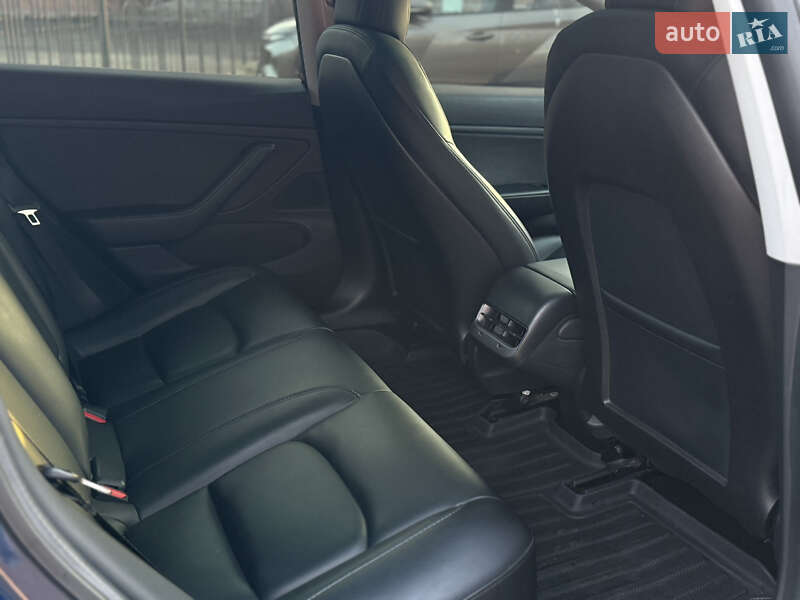Седан Tesla Model 3 2019 в Одесі
