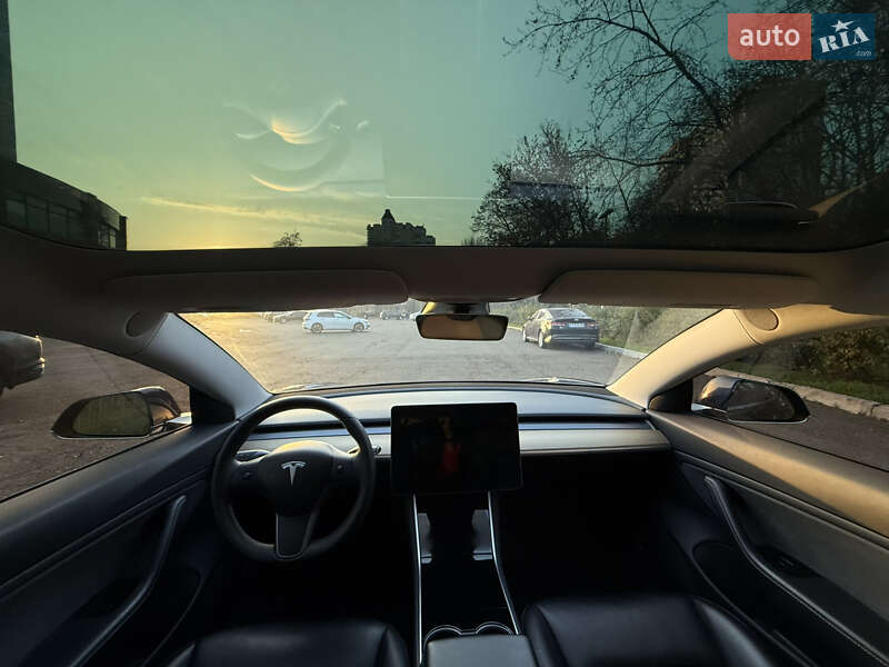 Седан Tesla Model 3 2019 в Одесі