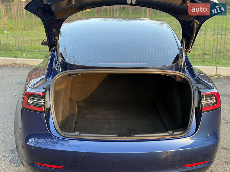Седан Tesla Model 3 2019 в Одесі