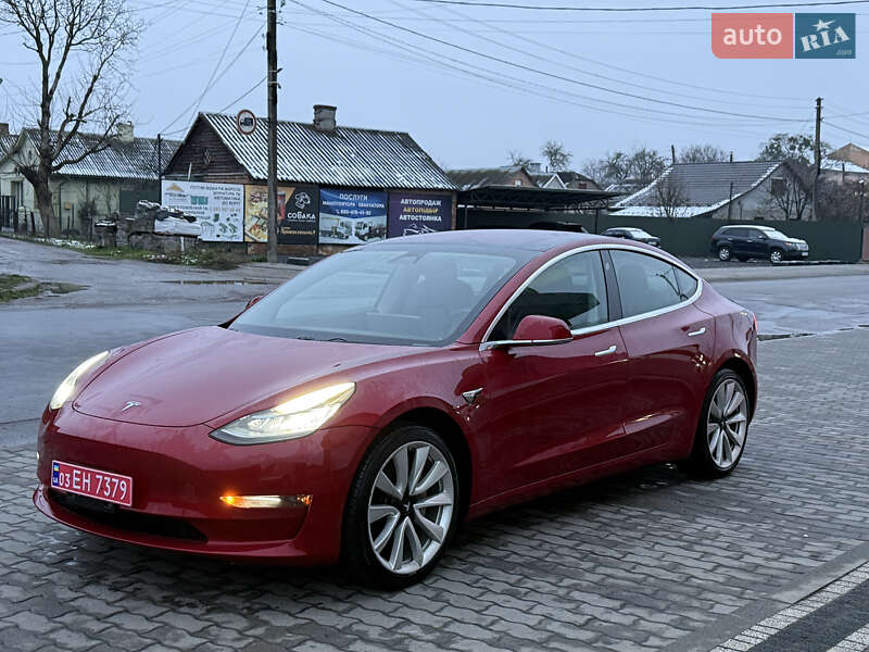 Седан Tesla Model 3 2019 в Володимирі
