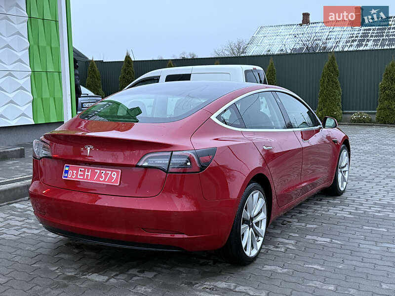 Седан Tesla Model 3 2019 в Володимирі