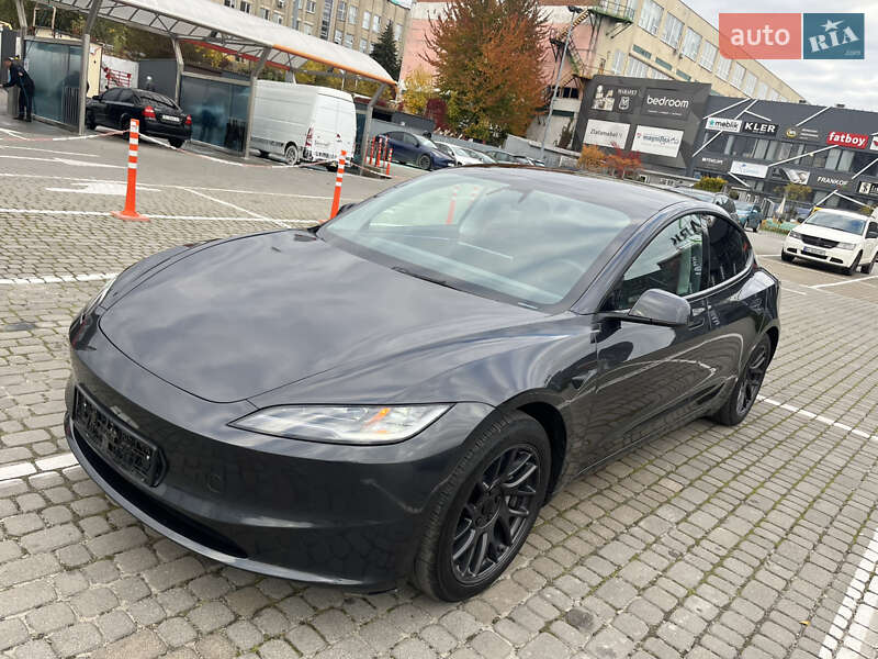 Седан Tesla Model 3 2024 в Львові