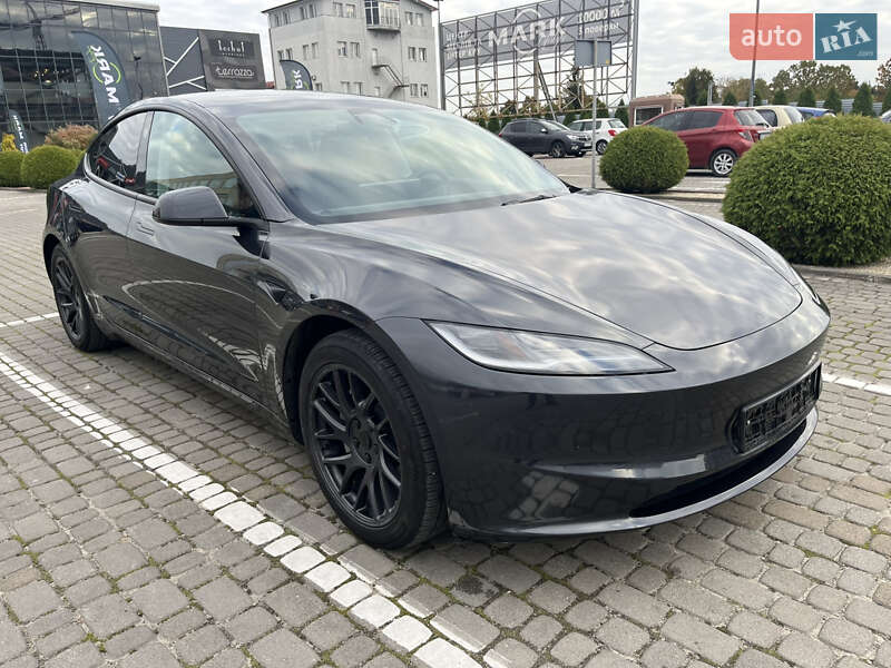 Седан Tesla Model 3 2024 в Львові