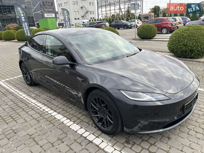 Седан Tesla Model 3 2024 в Львові