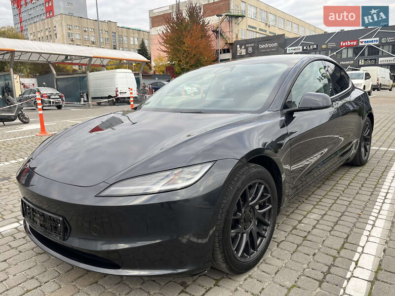 Седан Tesla Model 3 2024 в Львові