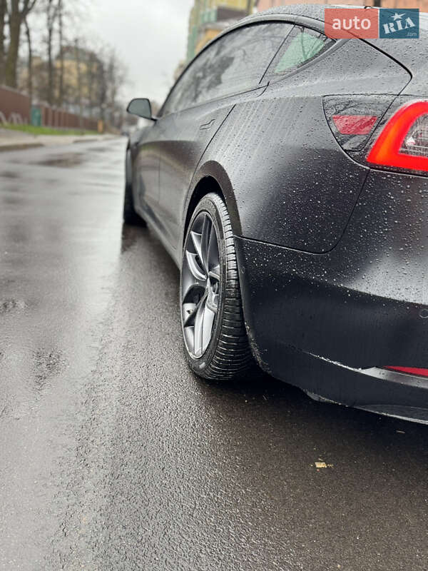 Седан Tesla Model 3 2020 в Ірпені