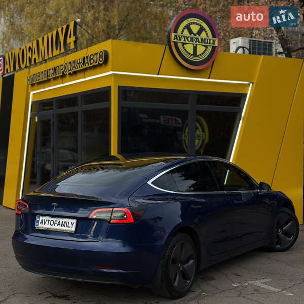 Седан Tesla Model 3 2019 в Киеве