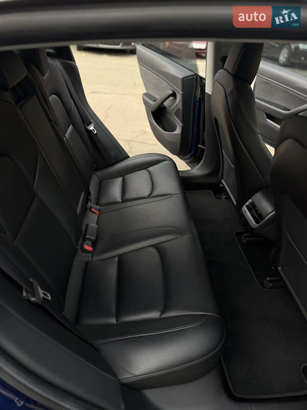 Седан Tesla Model 3 2019 в Киеве