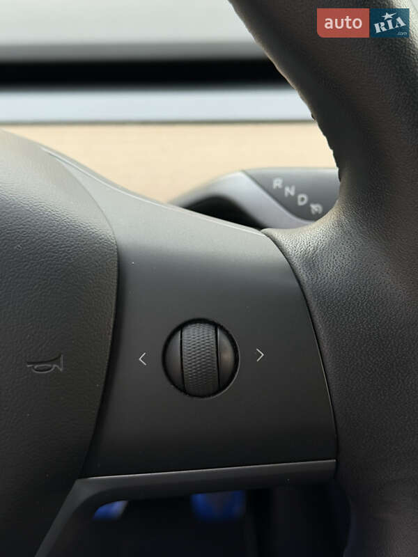 Седан Tesla Model 3 2019 в Киеве