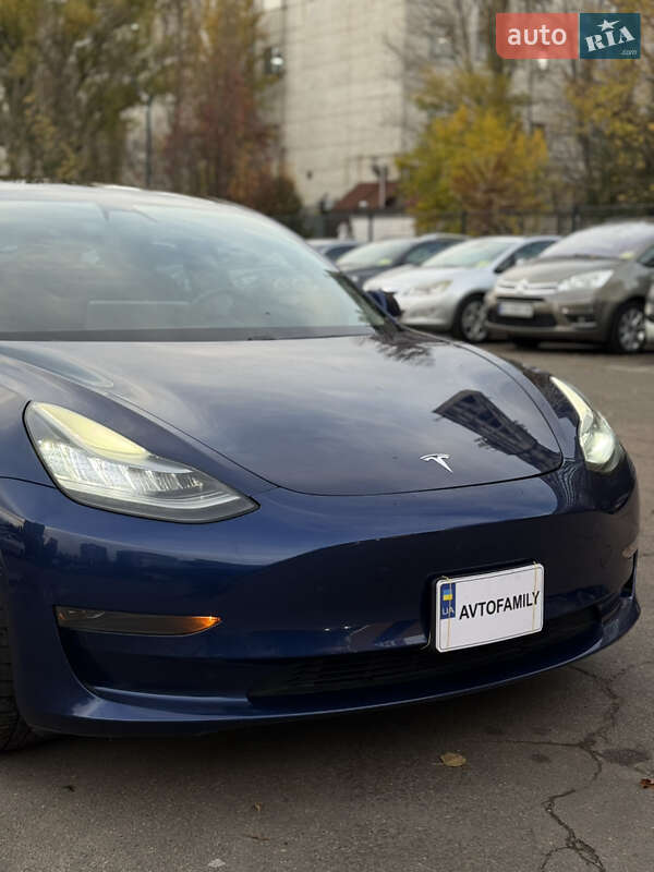 Седан Tesla Model 3 2019 в Киеве