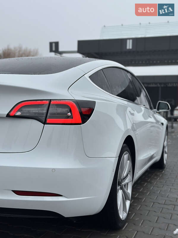 Седан Tesla Model 3 2018 в Владимире
