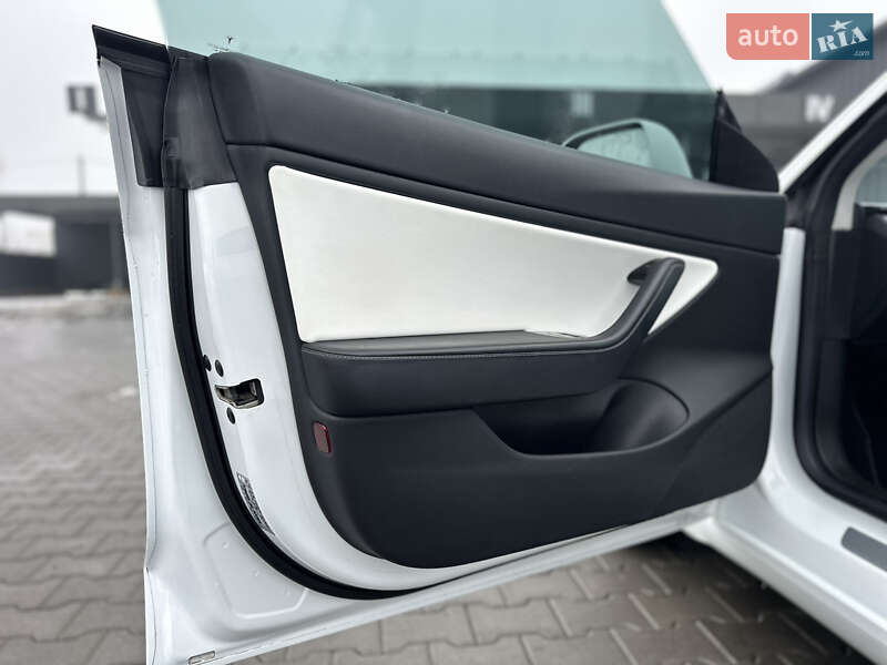 Седан Tesla Model 3 2018 в Владимире