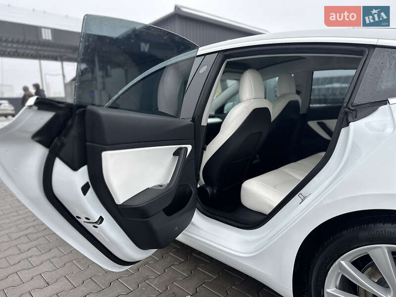 Седан Tesla Model 3 2018 в Владимире