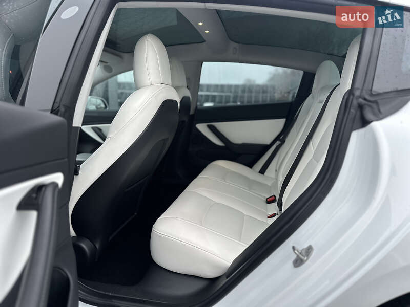 Седан Tesla Model 3 2018 в Владимире