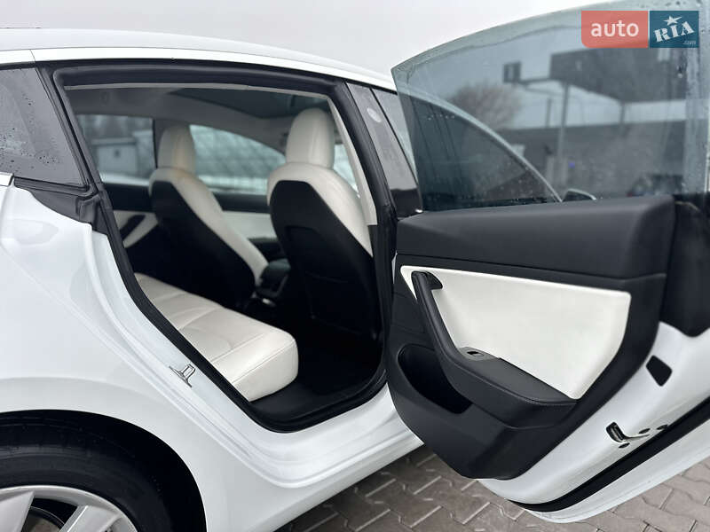 Седан Tesla Model 3 2018 в Владимире