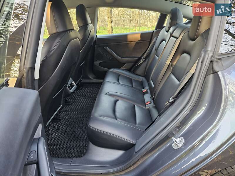 Седан Tesla Model 3 2023 в Одесі