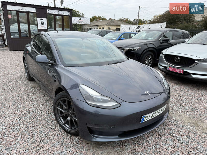 Седан Tesla Model 3 2021 в Полтаві