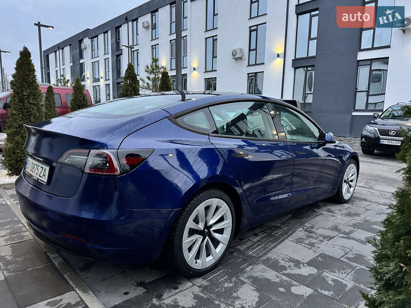 Седан Tesla Model 3 2022 в Киеве