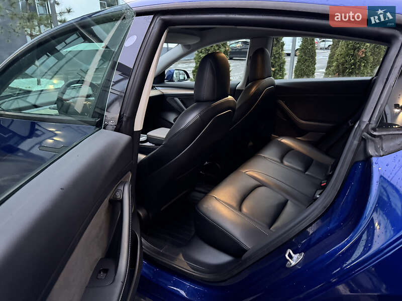 Седан Tesla Model 3 2022 в Киеве