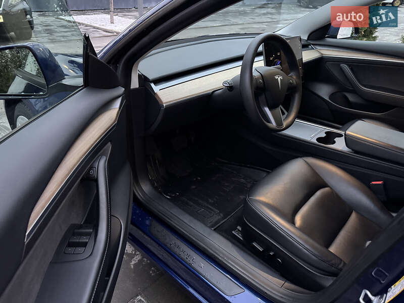 Седан Tesla Model 3 2022 в Киеве