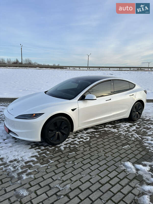 Седан Tesla Model 3 2024 в Львові