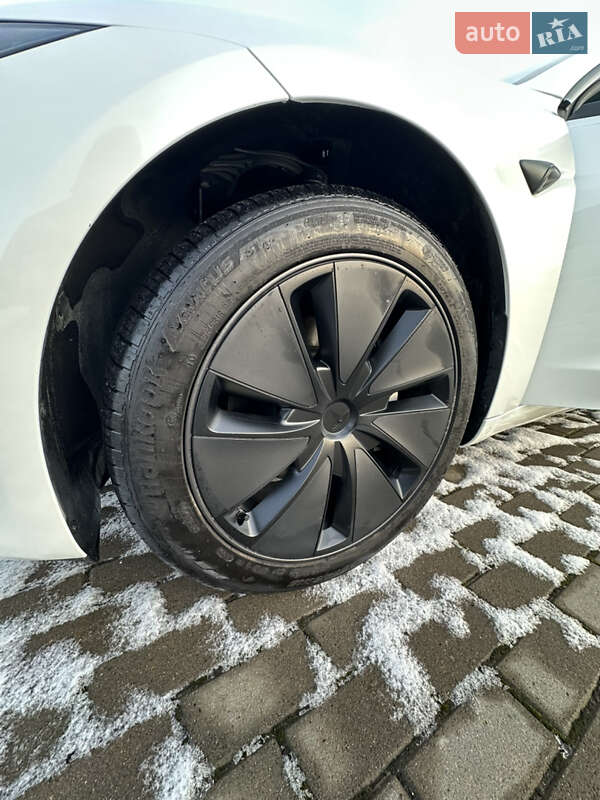 Седан Tesla Model 3 2024 в Львові