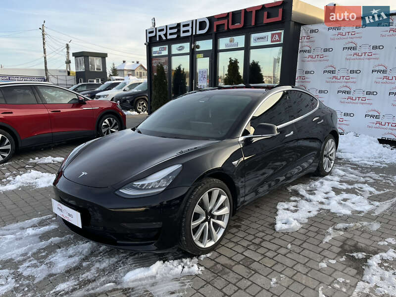 Седан Tesla Model 3 2019 в Львове
