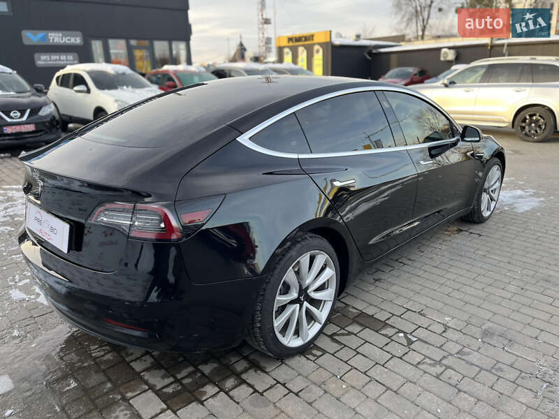 Седан Tesla Model 3 2019 в Львове