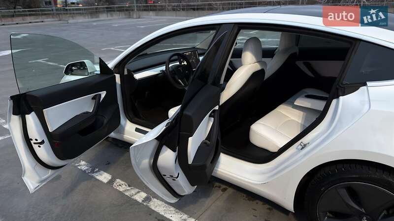 Седан Tesla Model 3 2020 в Києві