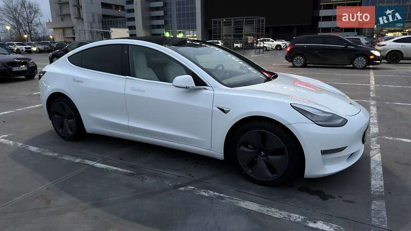 Седан Tesla Model 3 2020 в Києві