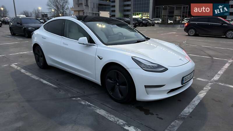 Седан Tesla Model 3 2020 в Києві