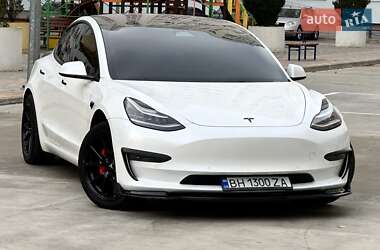 Седан Tesla Model 3 2017 в Одесі