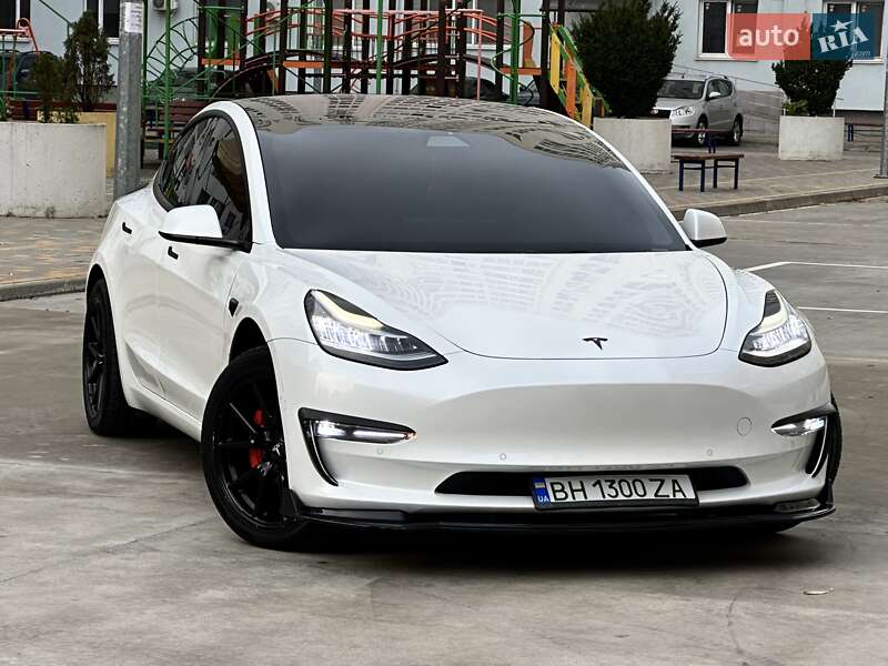 Седан Tesla Model 3 2017 в Одесі