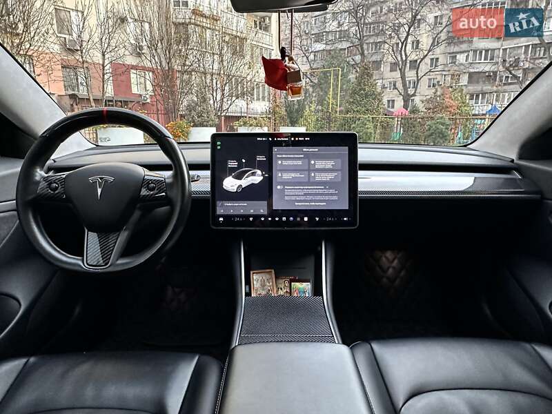 Седан Tesla Model 3 2017 в Одесі