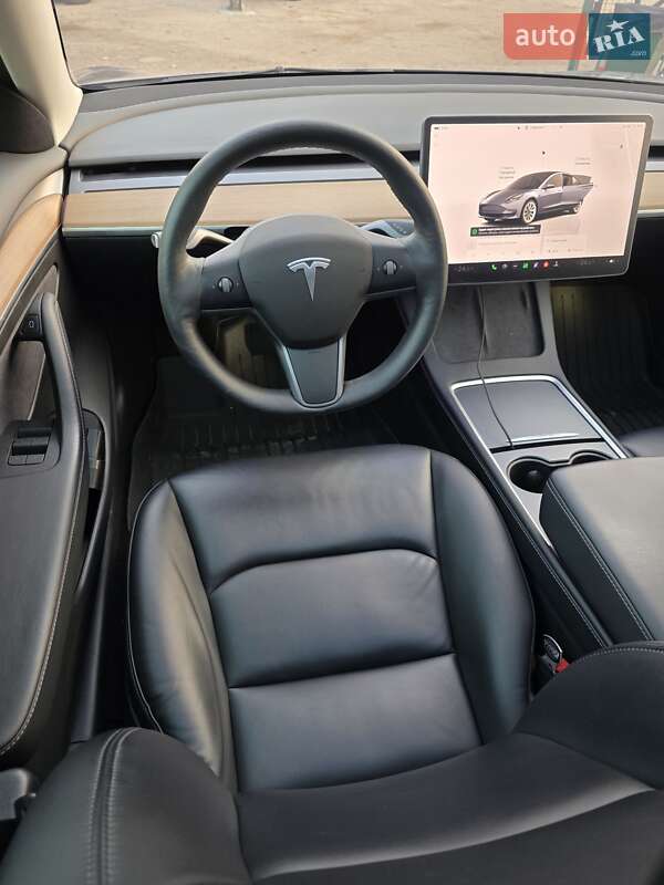 Седан Tesla Model 3 2022 в Днепре