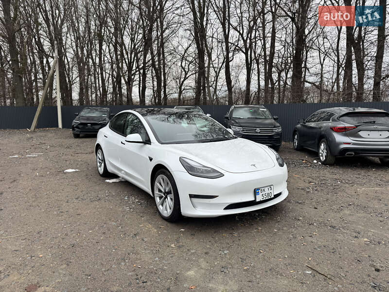 Седан Tesla Model 3 2022 в Ровно
