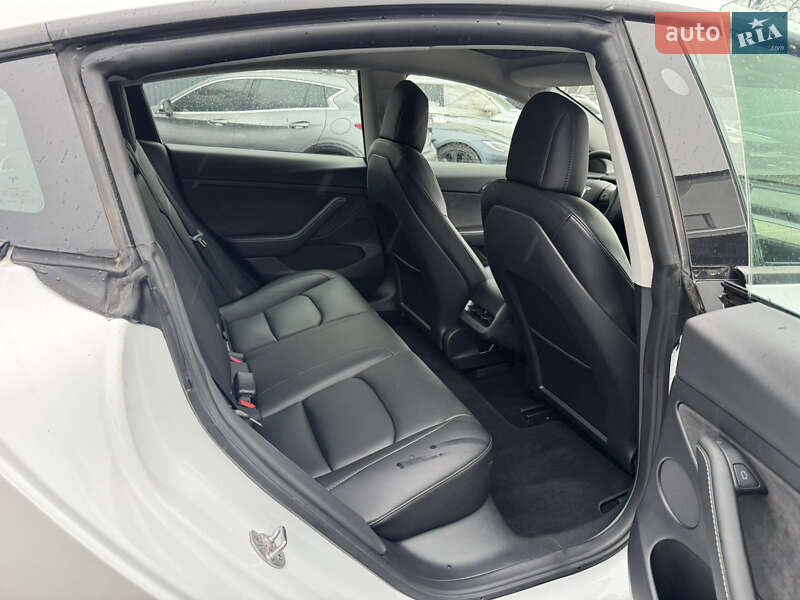 Седан Tesla Model 3 2022 в Ровно