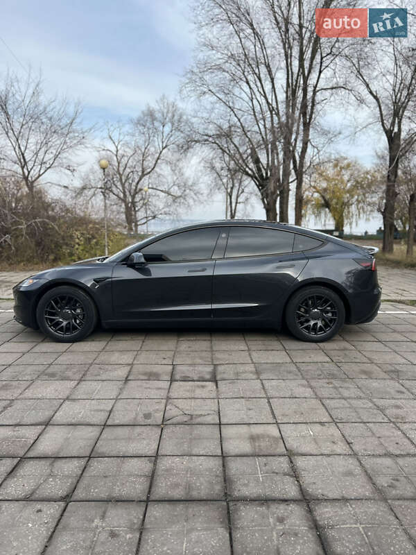 Седан Tesla Model 3 2024 в Запоріжжі